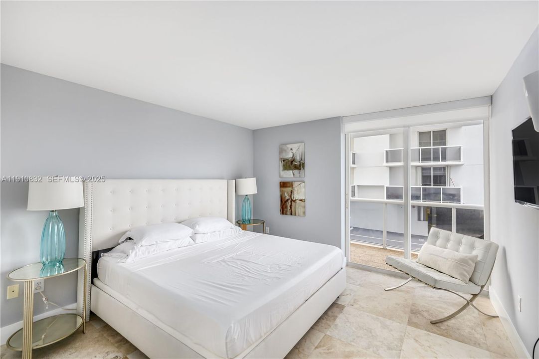 For Sale: $699,000 (2 beds, 2 baths, 1140 Square Feet)