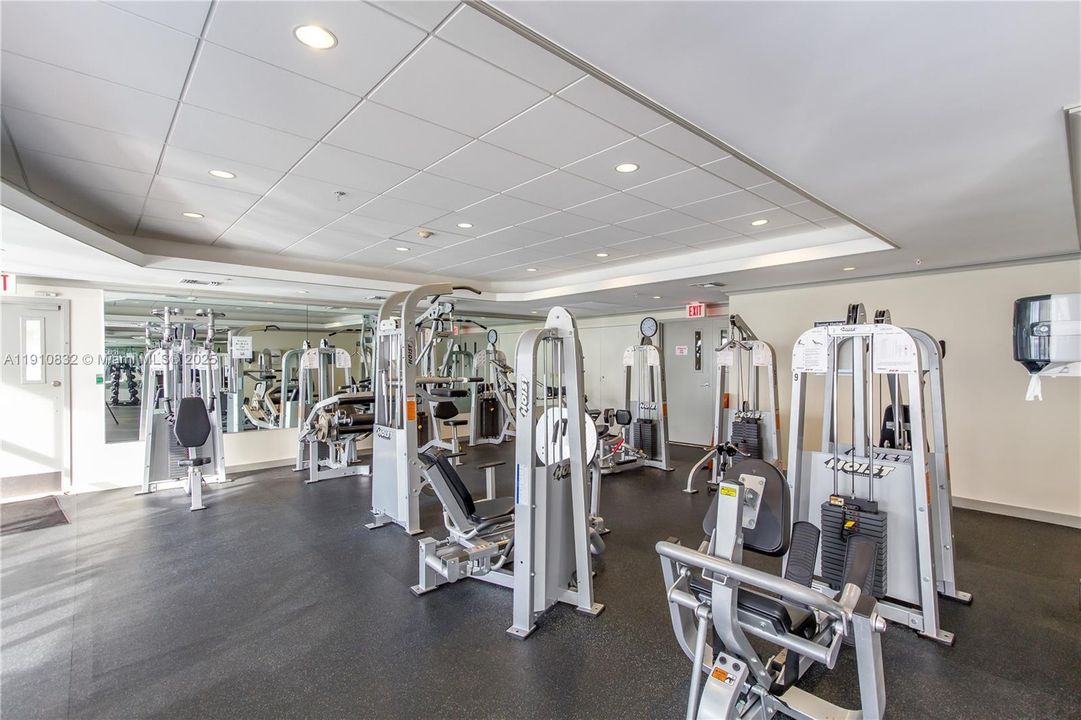 For Sale: $699,000 (2 beds, 2 baths, 1140 Square Feet)