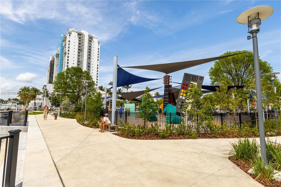 For Sale: $699,000 (2 beds, 2 baths, 1140 Square Feet)