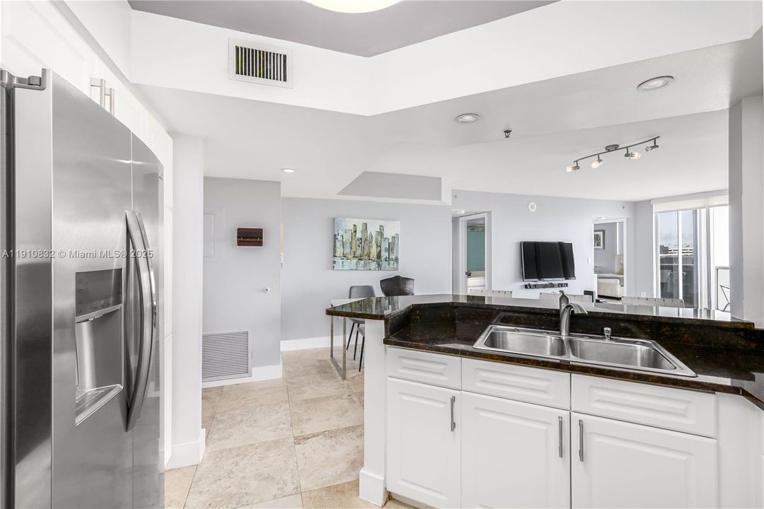 For Sale: $699,000 (2 beds, 2 baths, 1140 Square Feet)