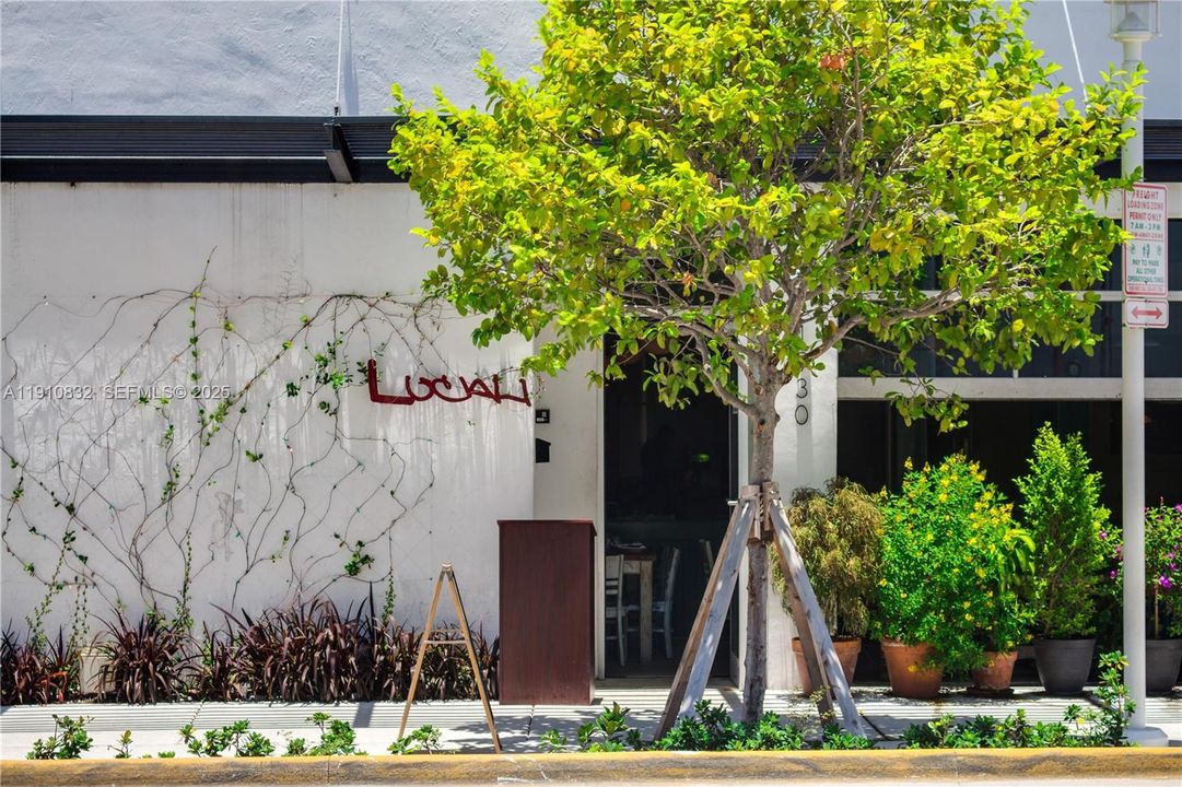 For Sale: $699,000 (2 beds, 2 baths, 1140 Square Feet)