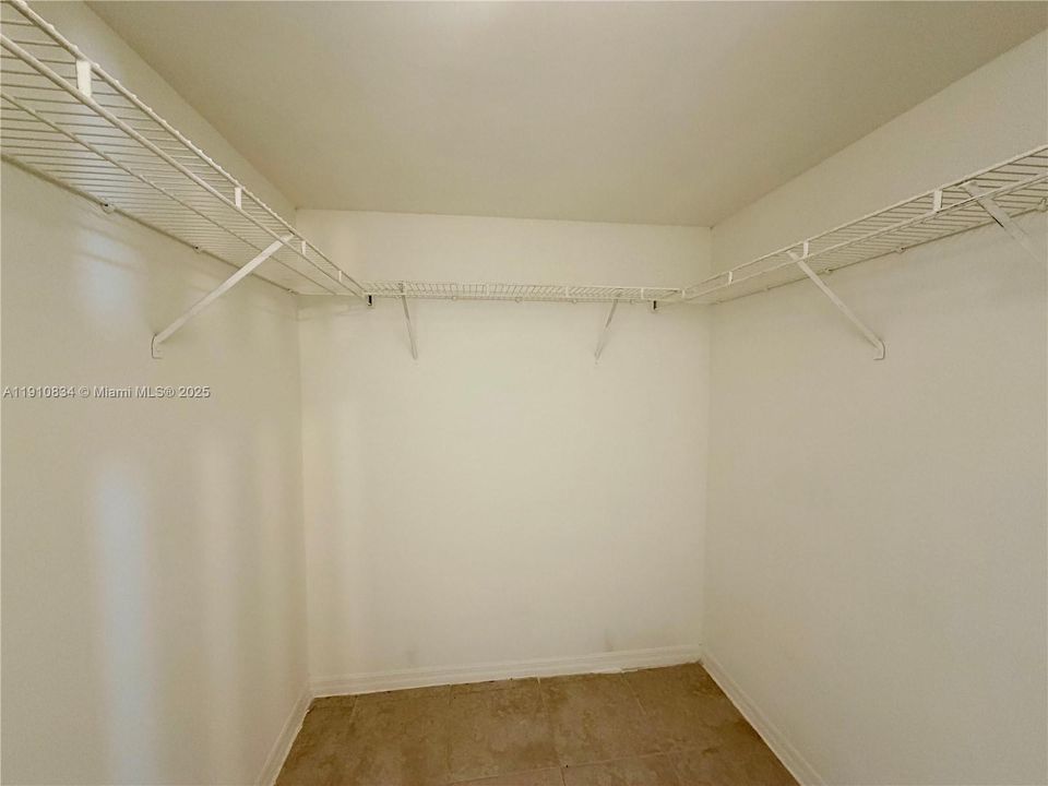 出租: $1,900 (1 贝兹, 1 浴室, 823 平方英尺)