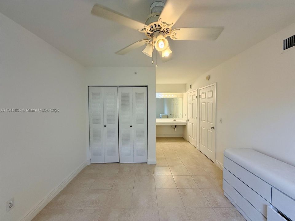 出租: $1,900 (1 贝兹, 1 浴室, 823 平方英尺)