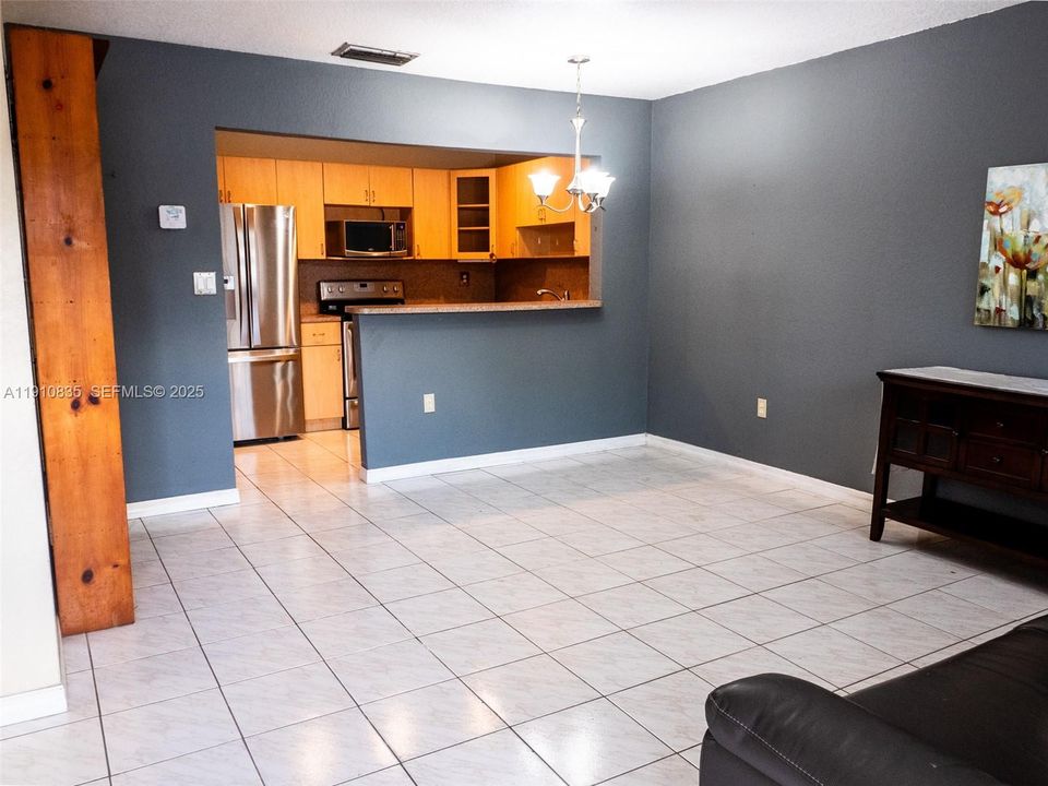 На продажу: $301,000 (2 спален, 2 ванн, 856 Квадратных фут)