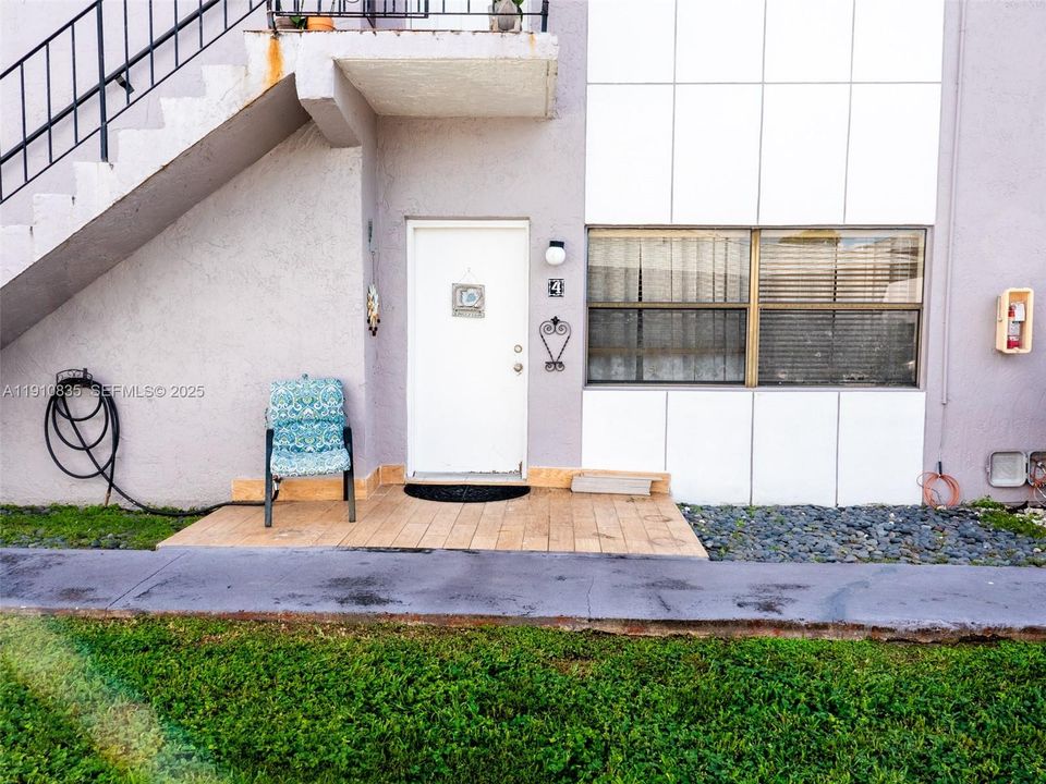 На продажу: $301,000 (2 спален, 2 ванн, 856 Квадратных фут)