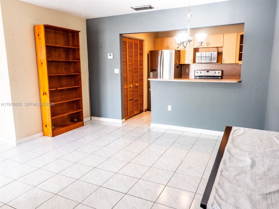 На продажу: $301,000 (2 спален, 2 ванн, 856 Квадратных фут)