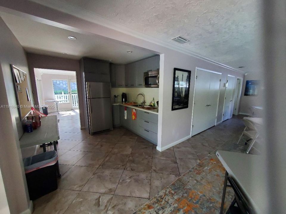 待售: $139,900 (1 贝兹, 1 浴室, 709 平方英尺)