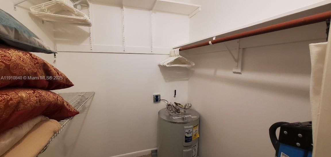 待售: $139,900 (1 贝兹, 1 浴室, 709 平方英尺)