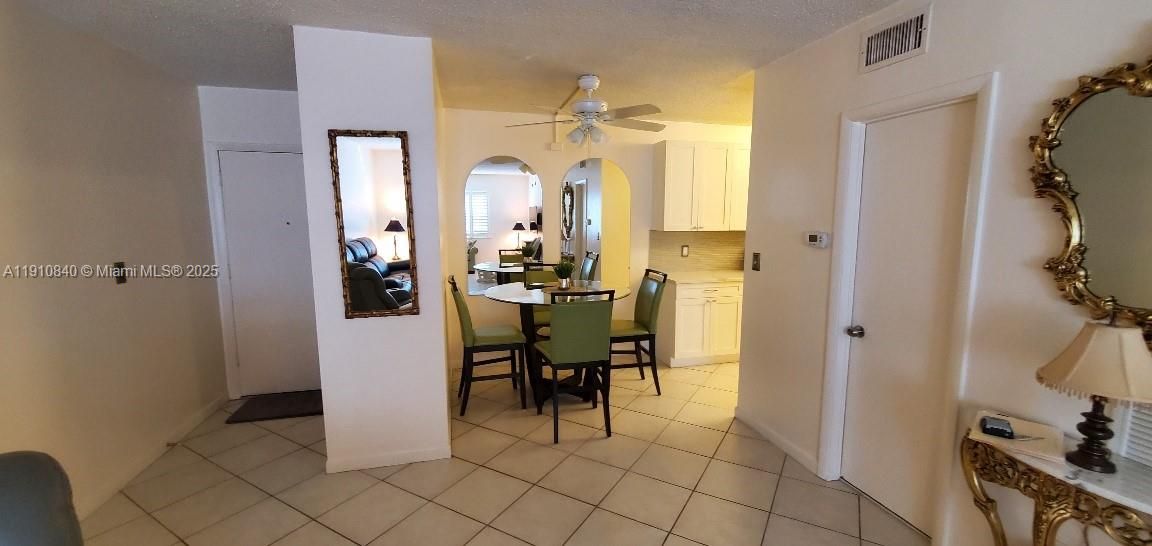 待售: $139,900 (1 贝兹, 1 浴室, 709 平方英尺)