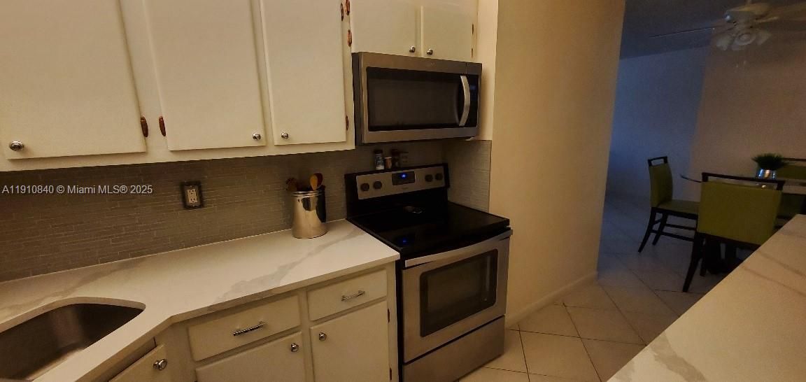 待售: $139,900 (1 贝兹, 1 浴室, 709 平方英尺)