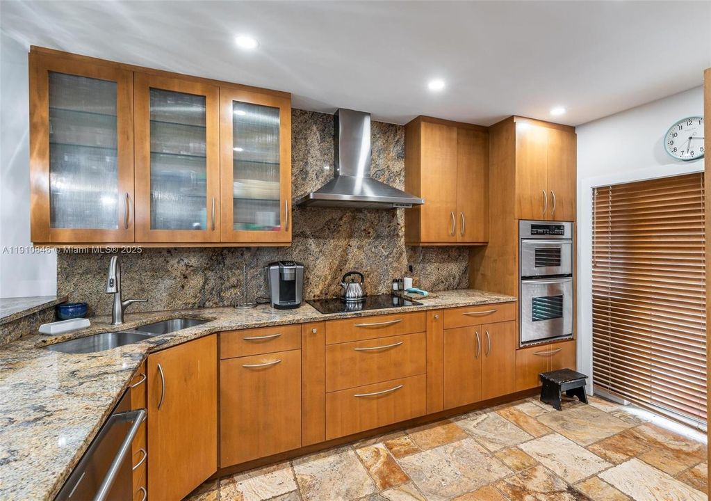 Active With Contract: $725,000 (3 beds, 2 baths, 1610 Square Feet)