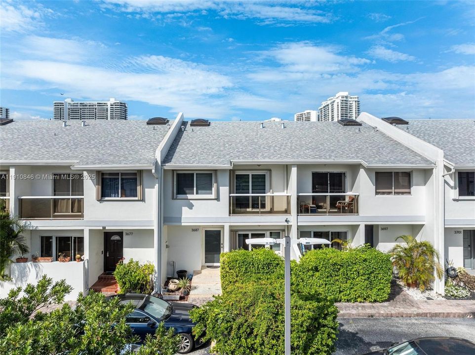 Active With Contract: $725,000 (3 beds, 2 baths, 1610 Square Feet)