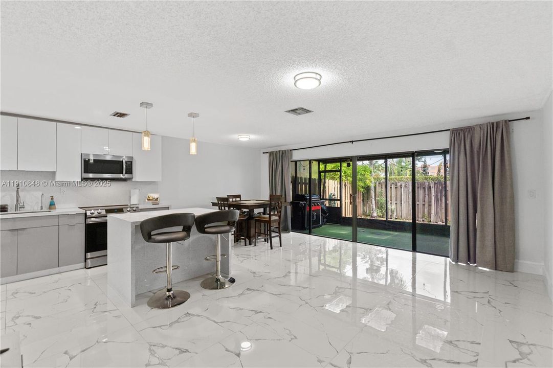 На продажу: $354,900 (3 спален, 2 ванн, 1281 Квадратных фут)