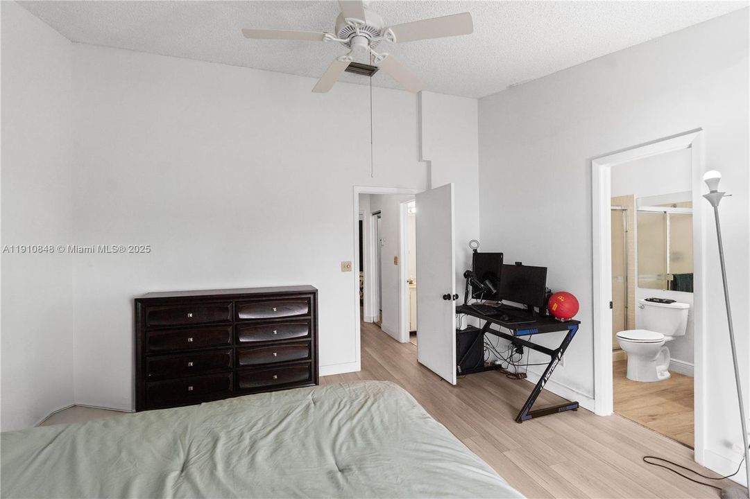 На продажу: $354,900 (3 спален, 2 ванн, 1281 Квадратных фут)