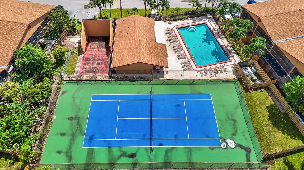 На продажу: $354,900 (3 спален, 2 ванн, 1281 Квадратных фут)