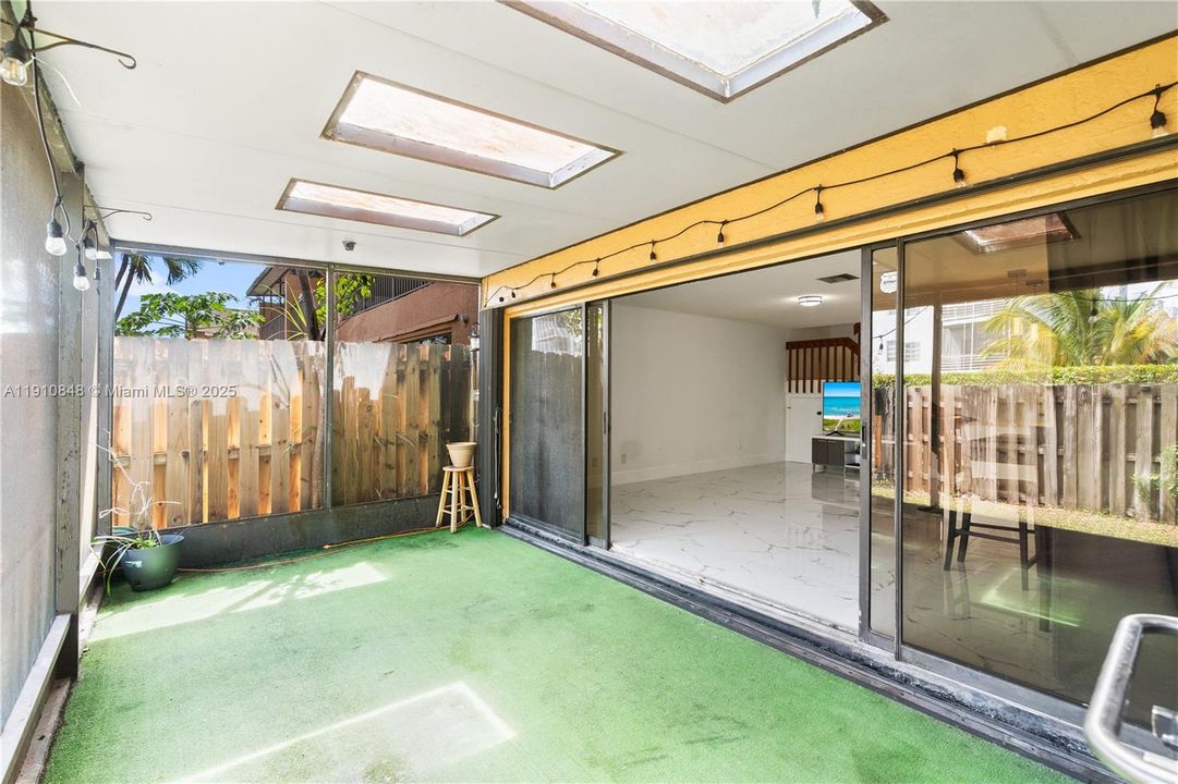 На продажу: $354,900 (3 спален, 2 ванн, 1281 Квадратных фут)