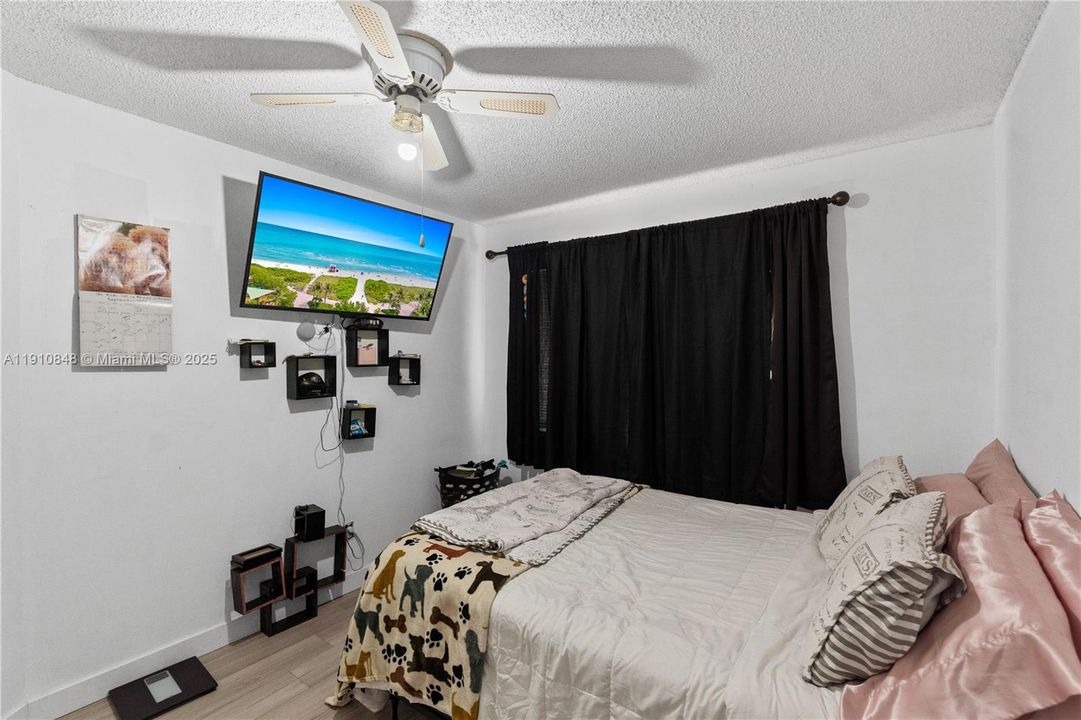 На продажу: $354,900 (3 спален, 2 ванн, 1281 Квадратных фут)