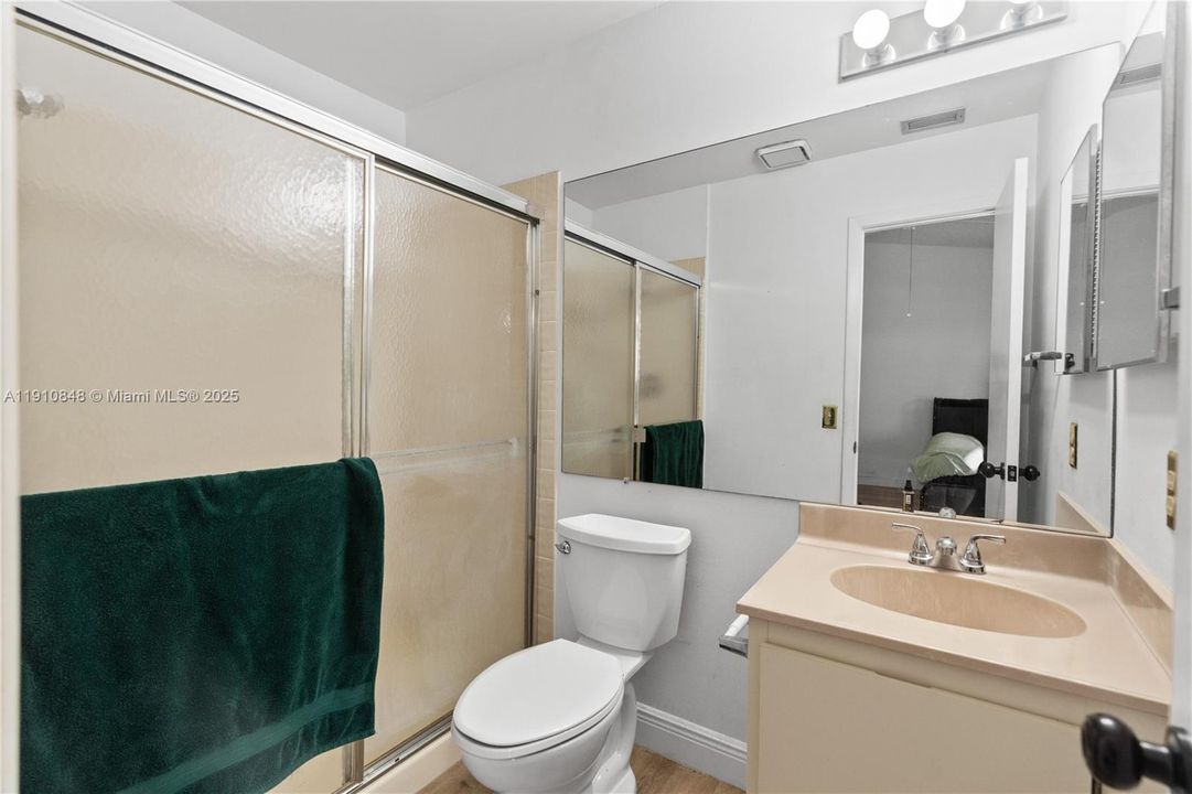 На продажу: $354,900 (3 спален, 2 ванн, 1281 Квадратных фут)