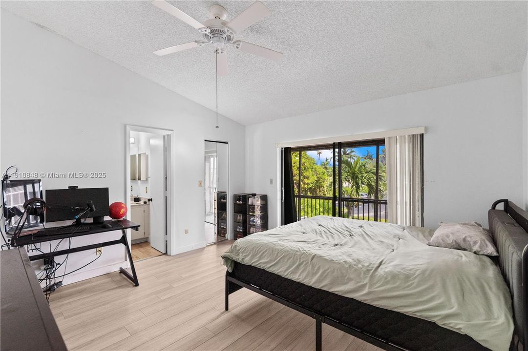 На продажу: $354,900 (3 спален, 2 ванн, 1281 Квадратных фут)