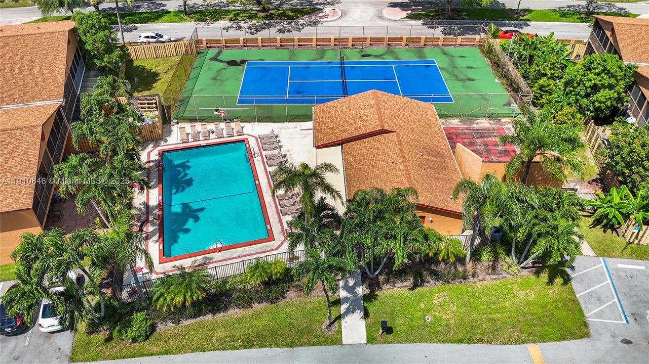 На продажу: $354,900 (3 спален, 2 ванн, 1281 Квадратных фут)