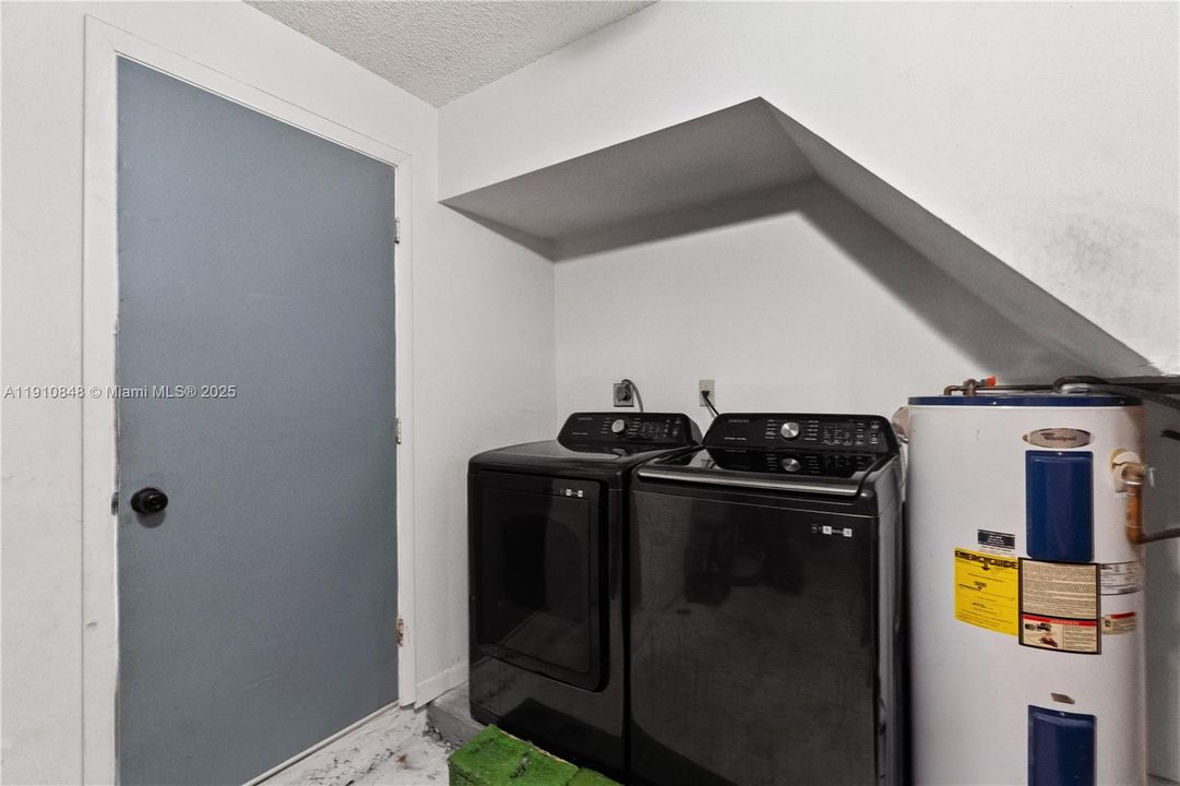 На продажу: $354,900 (3 спален, 2 ванн, 1281 Квадратных фут)