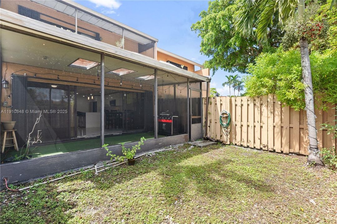 На продажу: $354,900 (3 спален, 2 ванн, 1281 Квадратных фут)