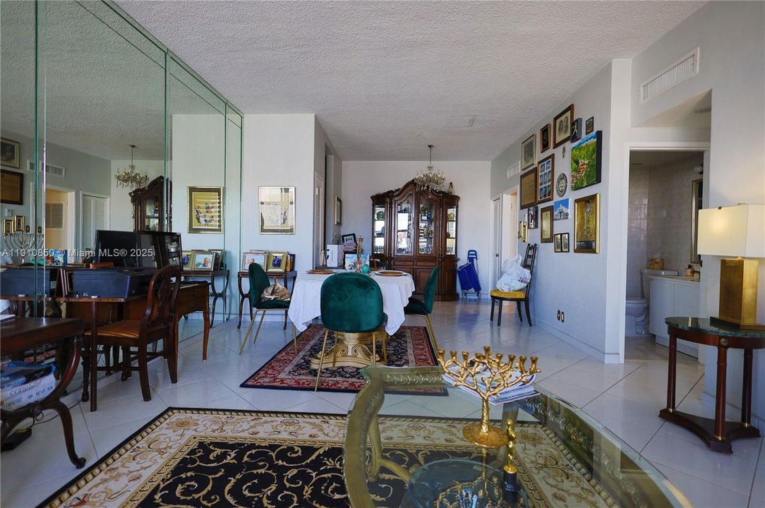 For Sale: $620,000 (1 beds, 1 baths, 940 Square Feet)