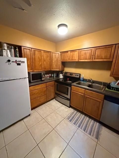 Activo con contrato: $245,000 (4 camas, 2 baños, 1620 Pies cuadrados)