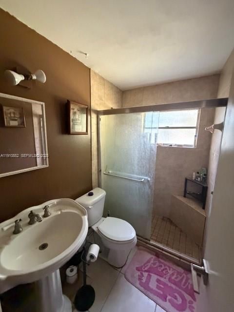 Activo con contrato: $245,000 (4 camas, 2 baños, 1620 Pies cuadrados)