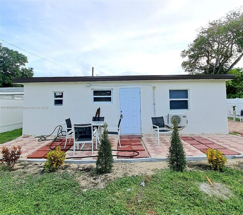 For Rent: $1,450 (0 beds, 1 baths, 1232 Square Feet)