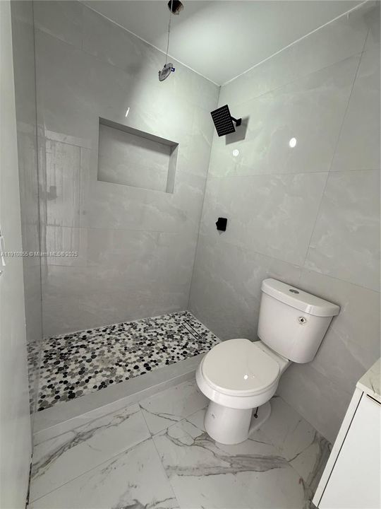 For Rent: $1,750 (1 beds, 1 baths, 400 Square Feet)