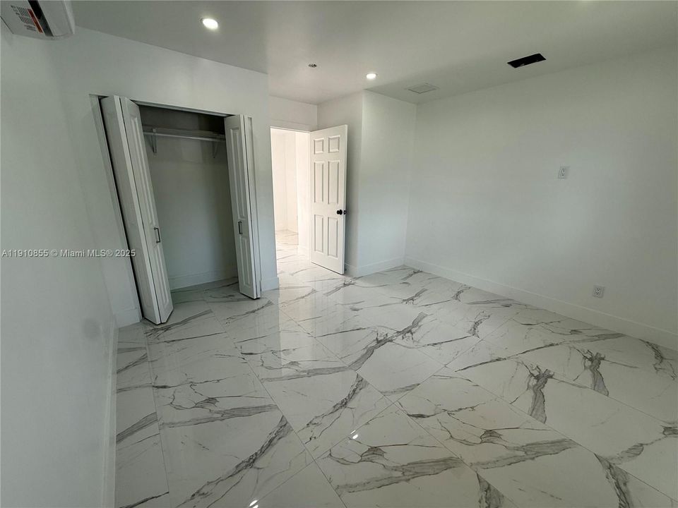 For Rent: $1,750 (1 beds, 1 baths, 400 Square Feet)