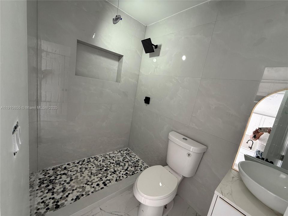 For Rent: $1,750 (1 beds, 1 baths, 400 Square Feet)