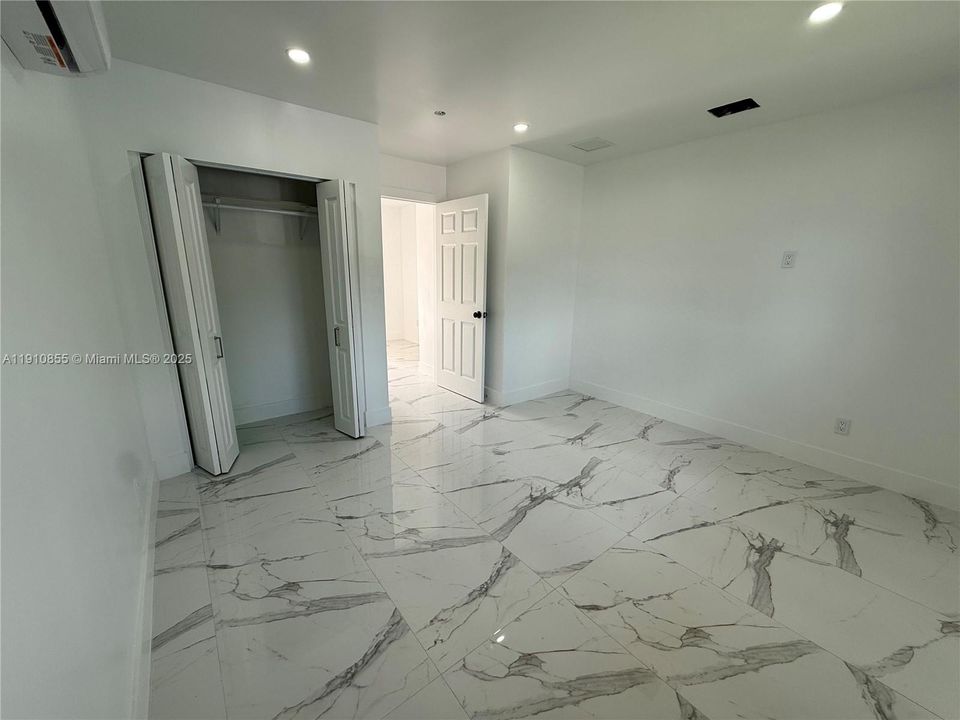 For Rent: $1,750 (1 beds, 1 baths, 400 Square Feet)