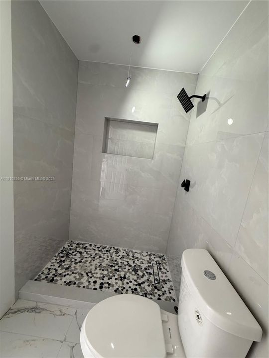 For Rent: $1,750 (1 beds, 1 baths, 400 Square Feet)