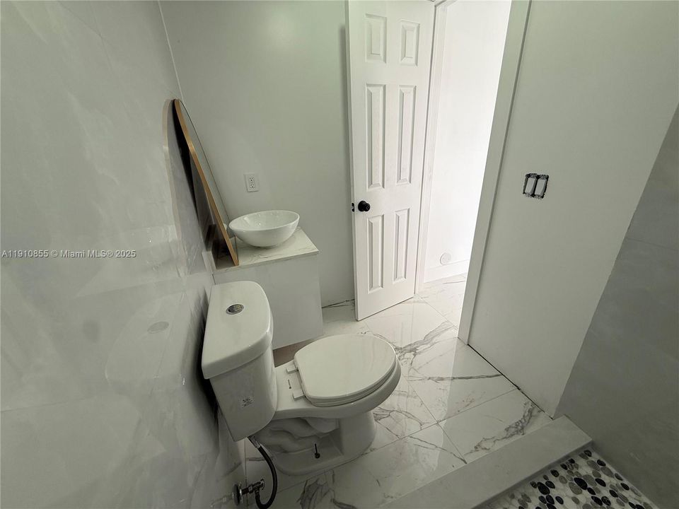 For Rent: $1,750 (1 beds, 1 baths, 400 Square Feet)