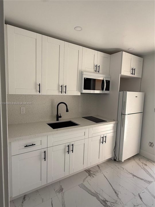 For Rent: $1,750 (1 beds, 1 baths, 400 Square Feet)