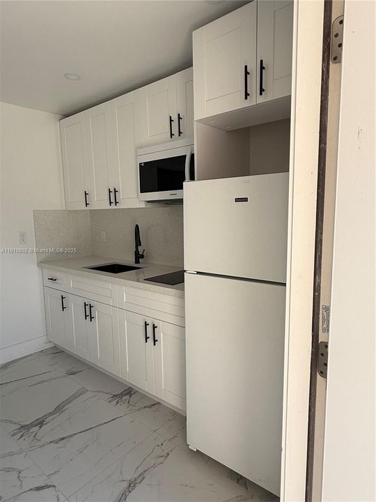 For Rent: $1,750 (1 beds, 1 baths, 400 Square Feet)