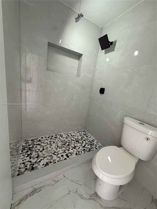 For Rent: $1,750 (1 beds, 1 baths, 400 Square Feet)