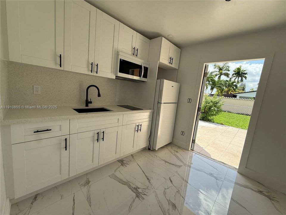 For Rent: $1,750 (1 beds, 1 baths, 400 Square Feet)