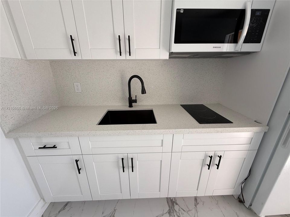 For Rent: $1,750 (1 beds, 1 baths, 400 Square Feet)