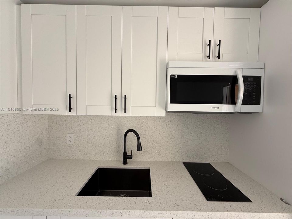 For Rent: $1,750 (1 beds, 1 baths, 400 Square Feet)