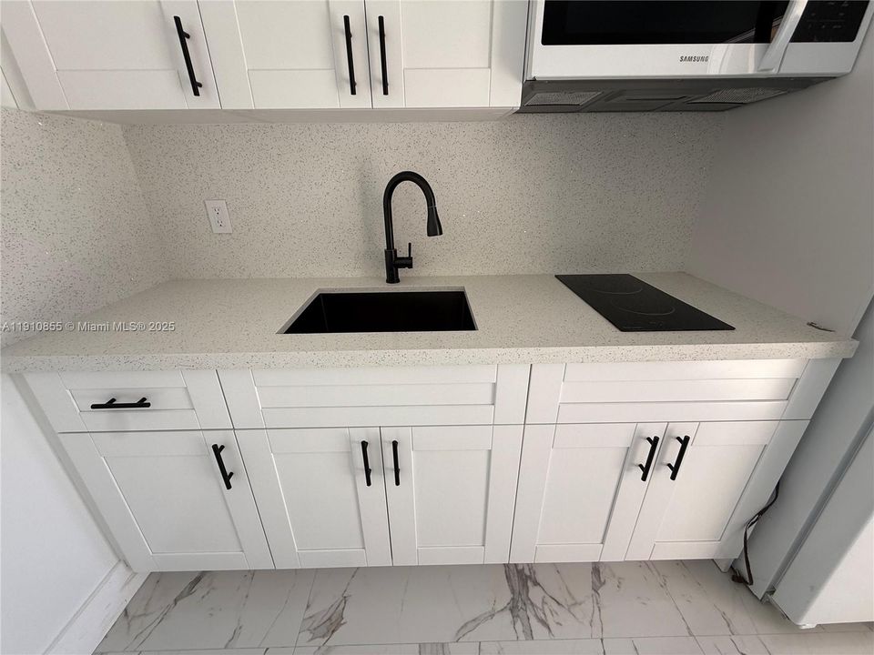 For Rent: $1,750 (1 beds, 1 baths, 400 Square Feet)