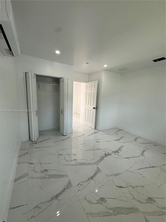 For Rent: $1,750 (1 beds, 1 baths, 400 Square Feet)