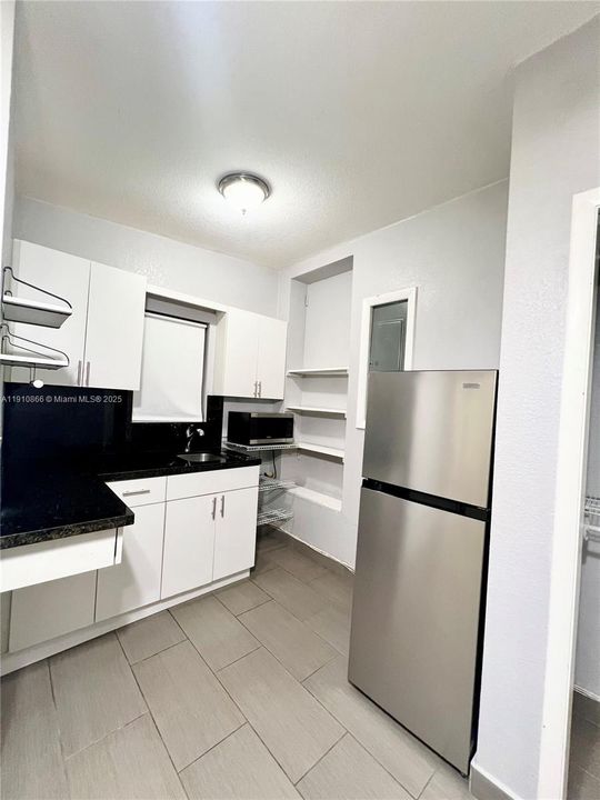 For Rent: $1,375 (0 beds, 1 baths, 300 Square Feet)