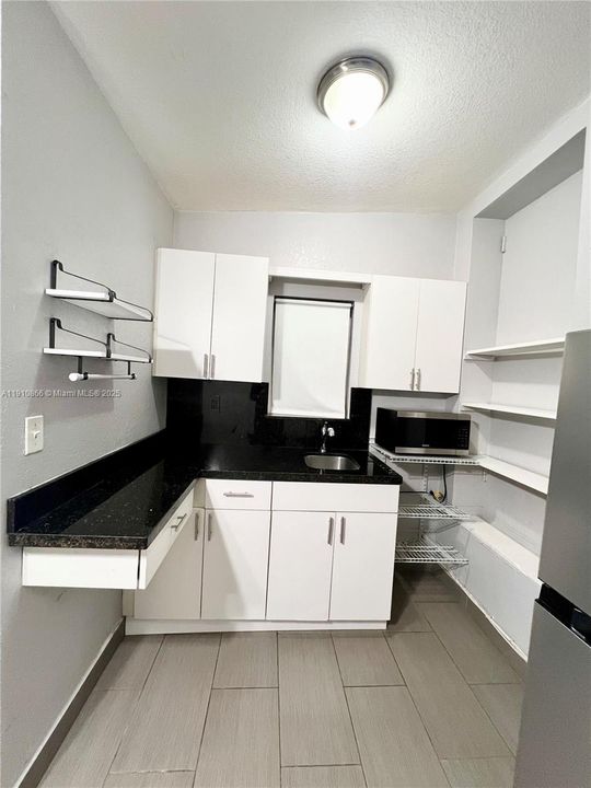 For Rent: $1,375 (0 beds, 1 baths, 300 Square Feet)