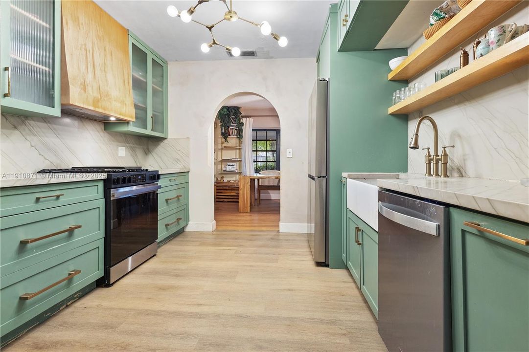 Active With Contract: $695,000 (3 beds, 2 baths, 1256 Square Feet)