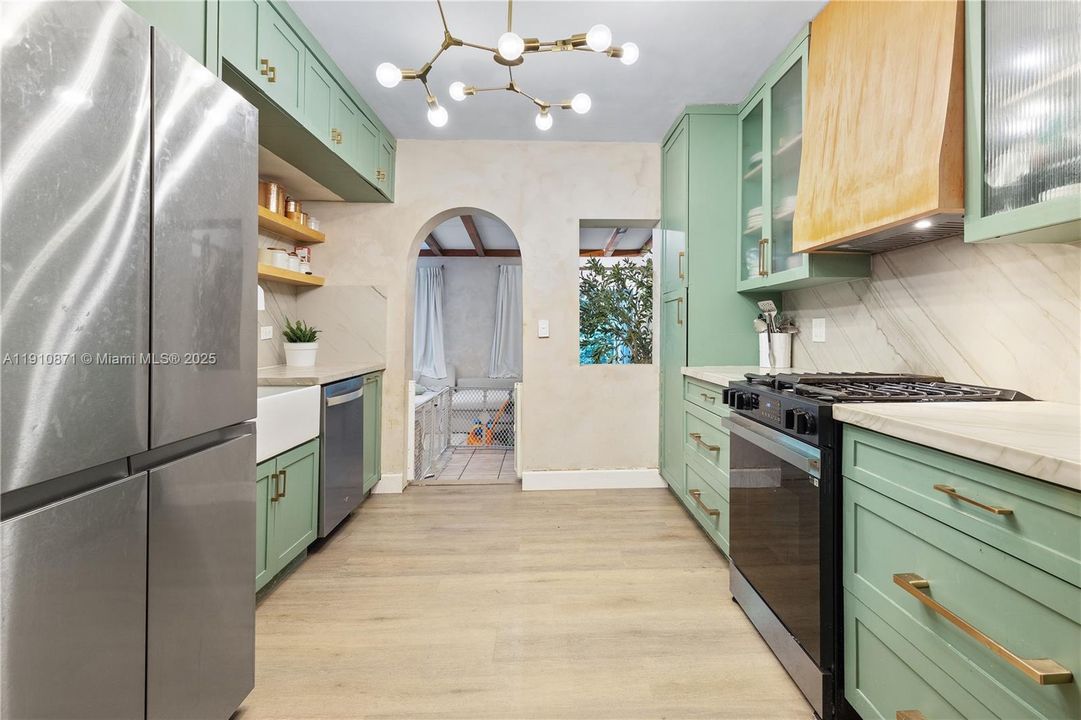 Active With Contract: $695,000 (3 beds, 2 baths, 1256 Square Feet)