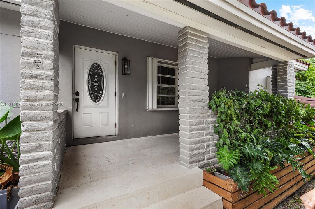 Active With Contract: $695,000 (3 beds, 2 baths, 1256 Square Feet)