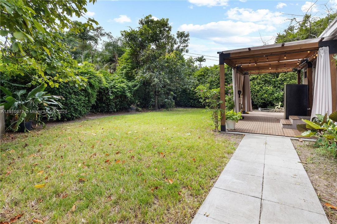 Active With Contract: $695,000 (3 beds, 2 baths, 1256 Square Feet)